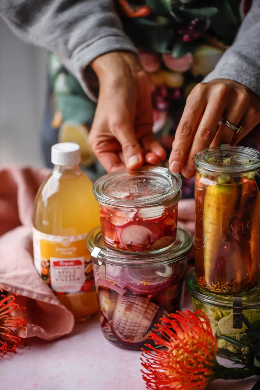 چطور نفخ شکم بعد از غذا را کم کنیم؟